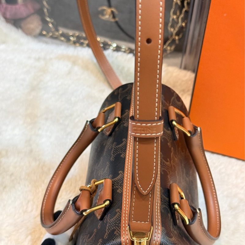 新款的✨ CELINE波士頓包🤎小號  焦糖色 金棕色 斜背包-27