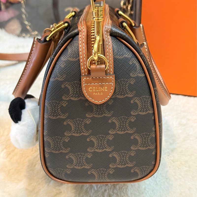 新款的✨ CELINE波士頓包🤎小號  焦糖色 金棕色 斜背包-30