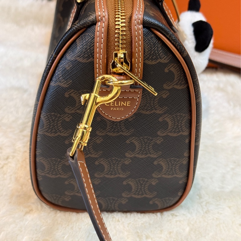 新款的✨ CELINE波士頓包🤎小號  焦糖色 金棕色 斜背包-33