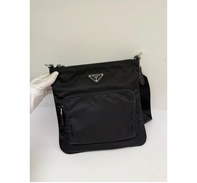 Prada 黑色斜背包-0
