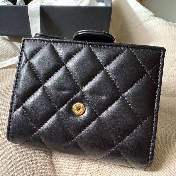 Chanel經典小型口蓋皮夾   小羊皮與金色金屬  黑金 降價!-8