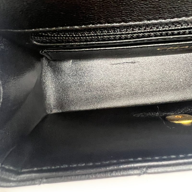 CHANEL黑金羊皮黑鑽簍空手柄斜背包-16