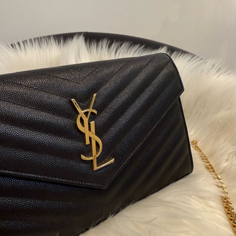 YSL V字縫線魚子醬牛皮WOC信封寫斜背包-1