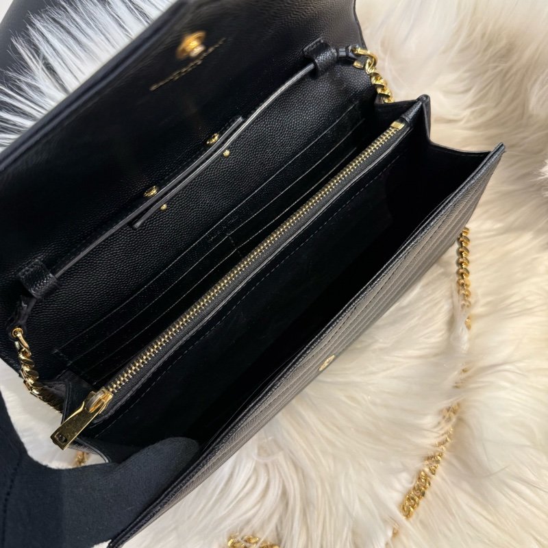 YSL V字縫線魚子醬牛皮WOC信封寫斜背包-3