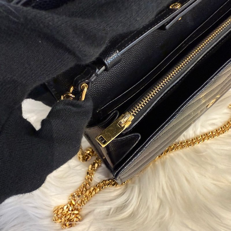 YSL V字縫線魚子醬牛皮WOC信封寫斜背包-4