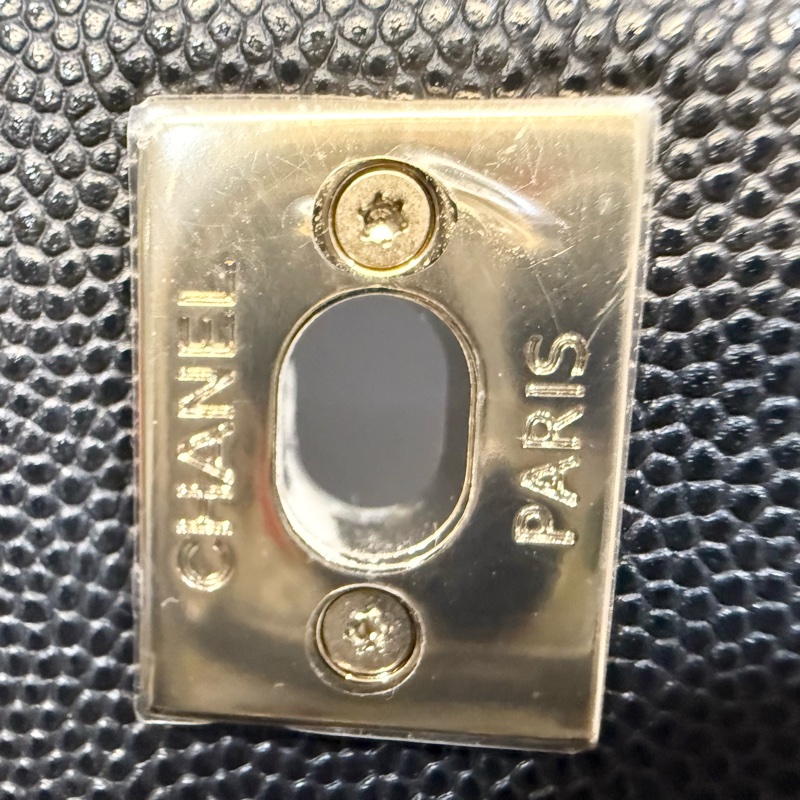 CHANEL黑金荔枝皮MINI COCO HANDLE AS2215-22