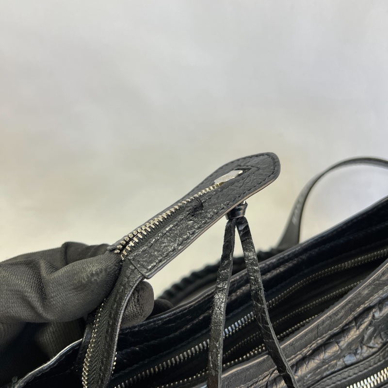 Balenciaga經典款字母logo機車包-12