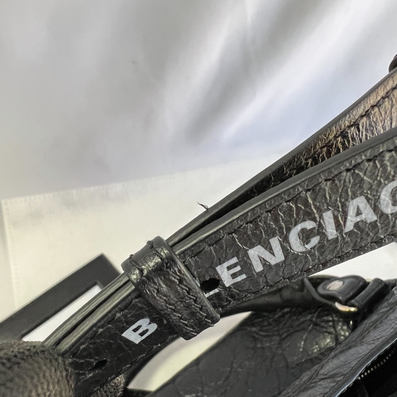 Balenciaga經典款字母logo機車包-14