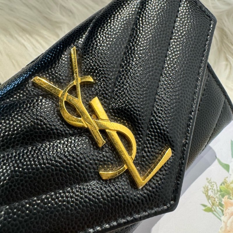 YSL 魚子醬壓紋牛皮短夾卡包-1