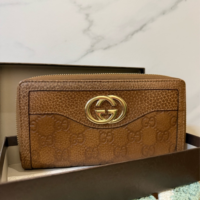 🧨特價🉐 質感棕金的完美搭配|Gucci經典GG壓紋長夾-24