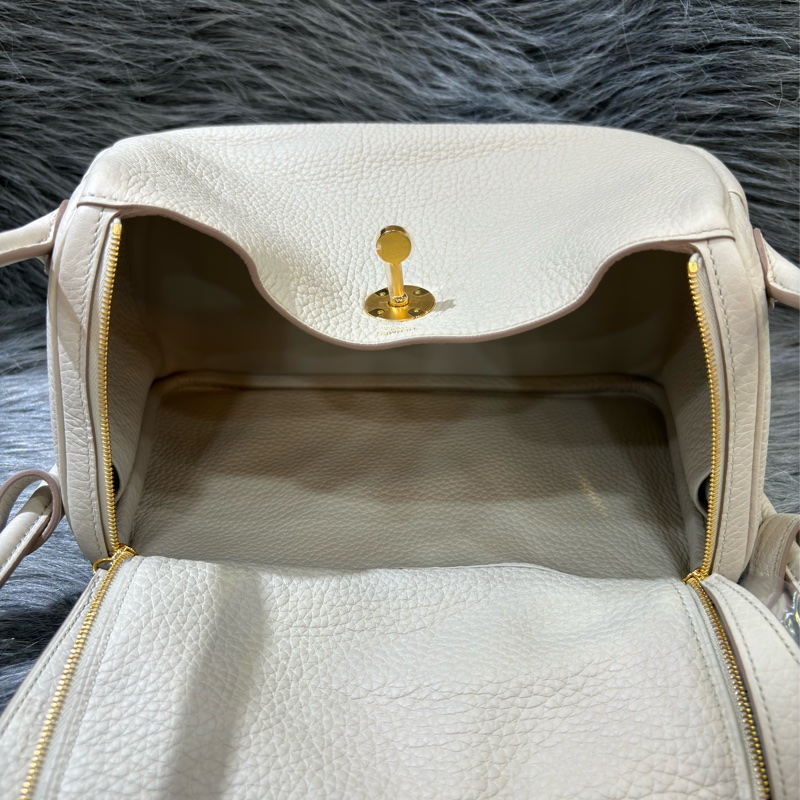 HERMES LINDY 26 TC 8L 愛瑪仕 冰川白荔枝皮 金釦 肩背包手提包-22