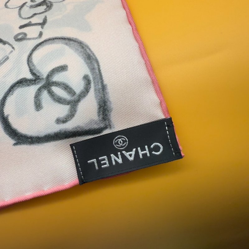 CHANEL 香奈兒 全新 粉色 經典元素 絲巾 90X90公分-1