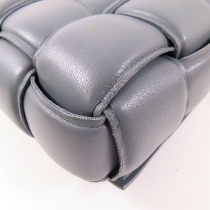 BOTTEGA VENETA 羊皮皮革Padded Cassette金扣肩背袋-13