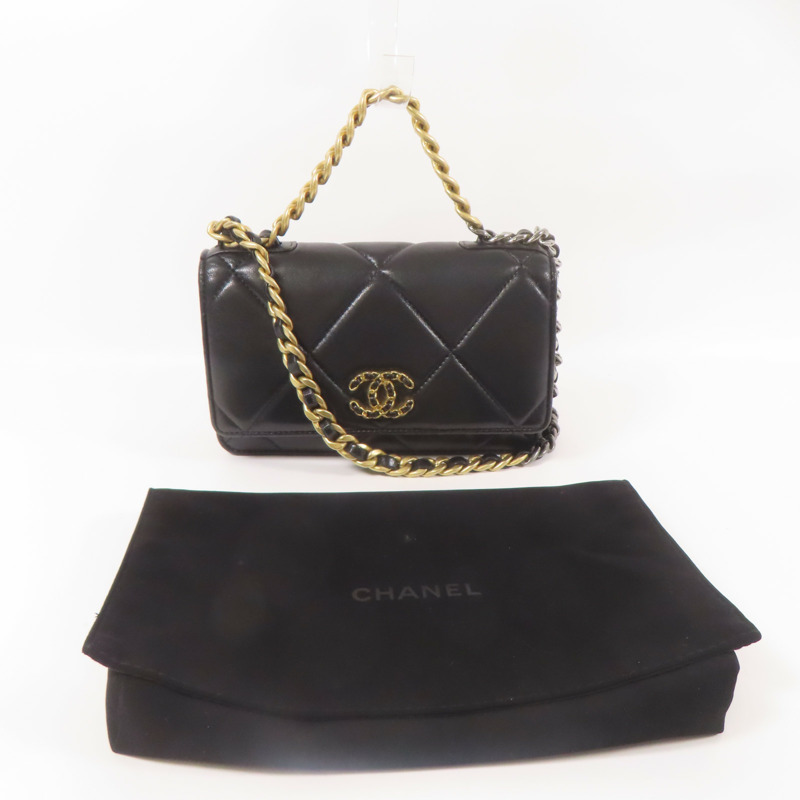 CHANEL 羊皮皮革C19 Wallet On Chain鏈帶肩背袋-9