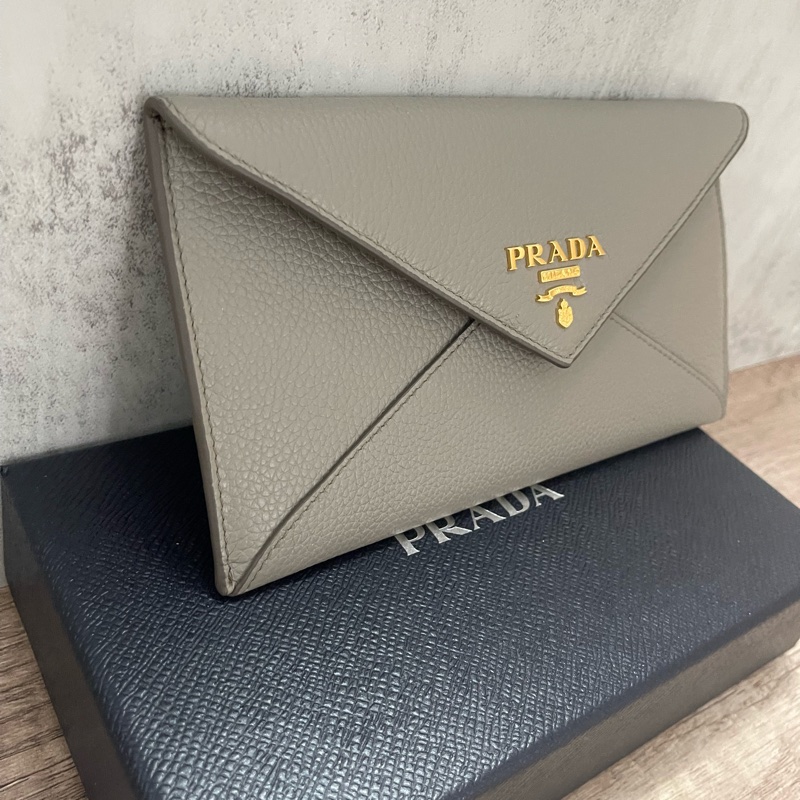 PRADA 信封長夾 大象灰 Busta Con Pattina Envelope Wallet-1