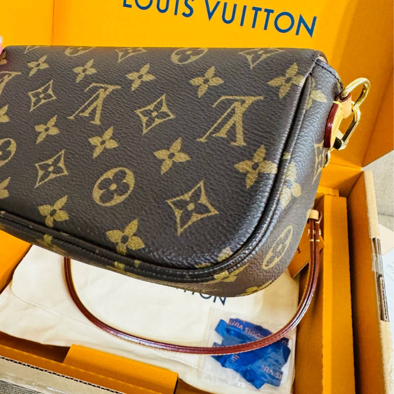 ✨售二手真品LV 經典老花M81911 Wallet on Chain Ivy 三用包 手拿 肩背 斜背包-41