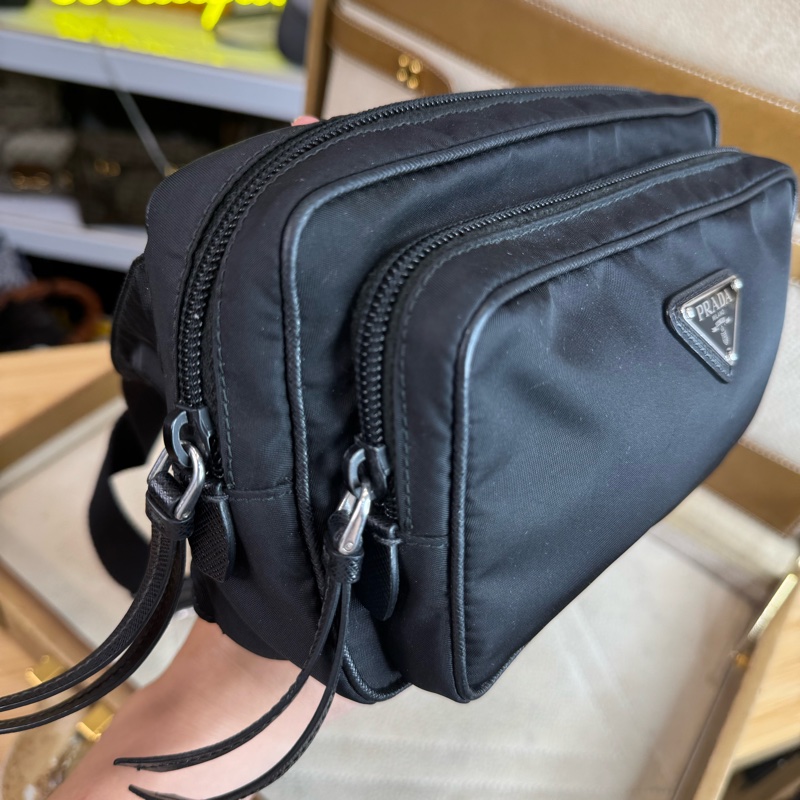 上架中🔑Prada 黑尼龍三角LOGO腰包-3