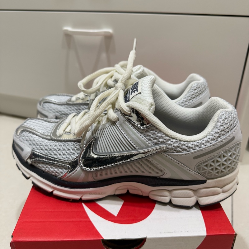 Nike Zoom Vomero 5-8
