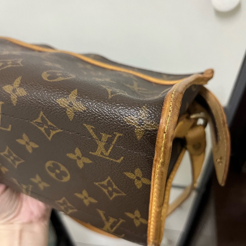 LV中古老花金球三角包-3