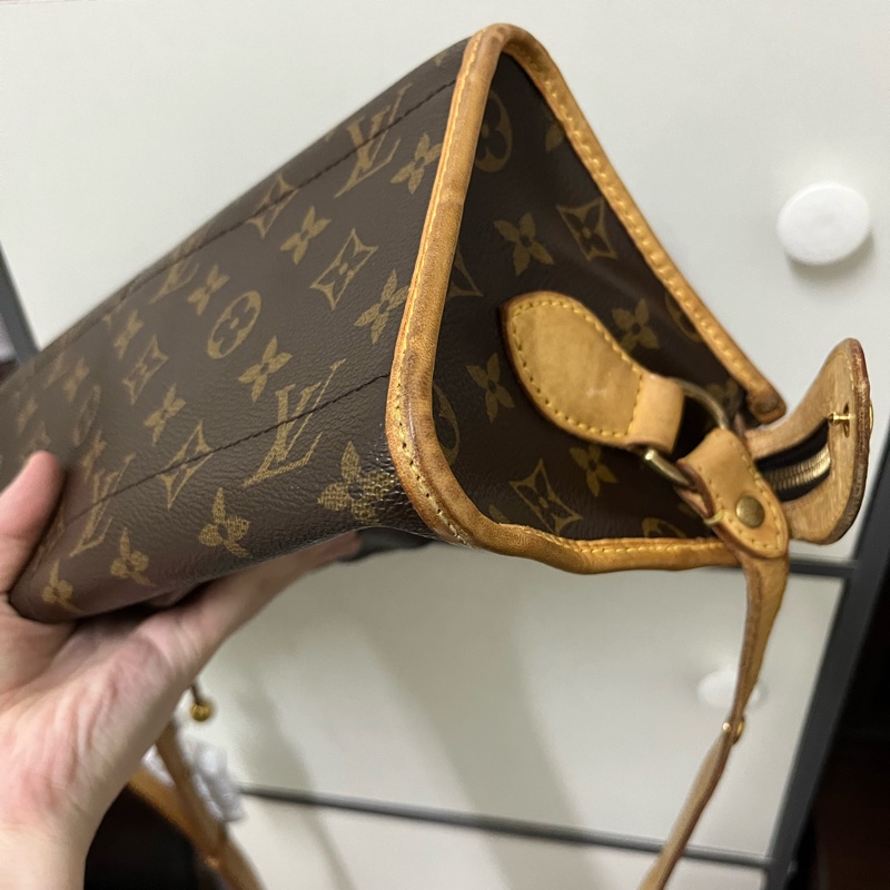 LV中古老花金球三角包-11
