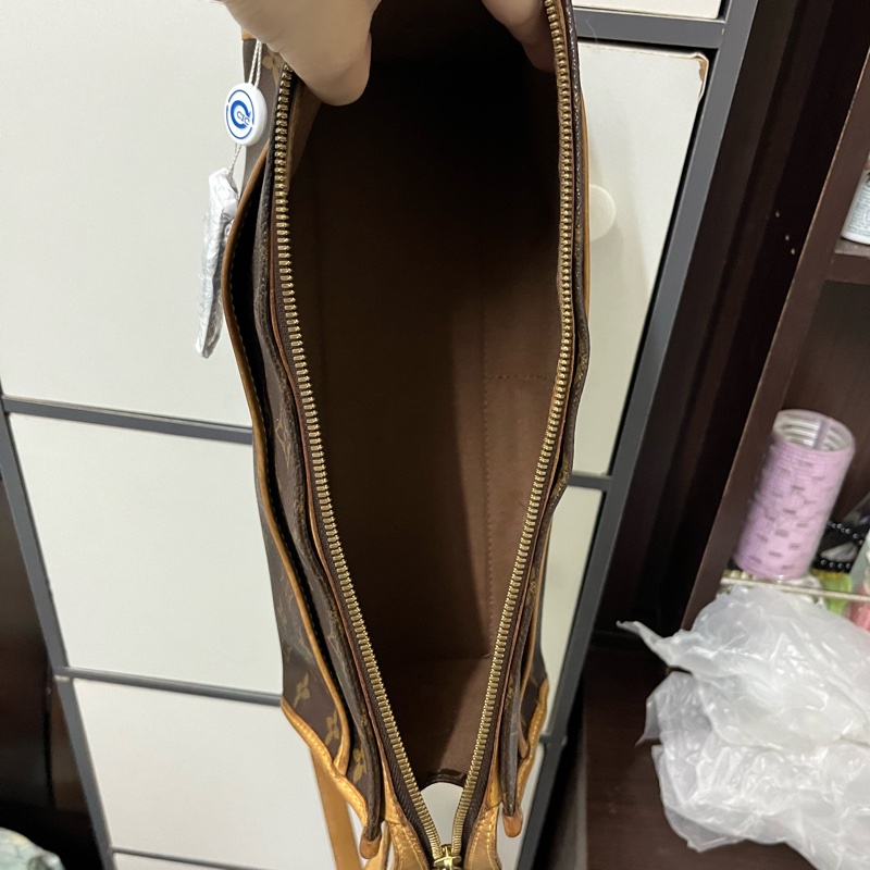LV中古老花金球三角包-14