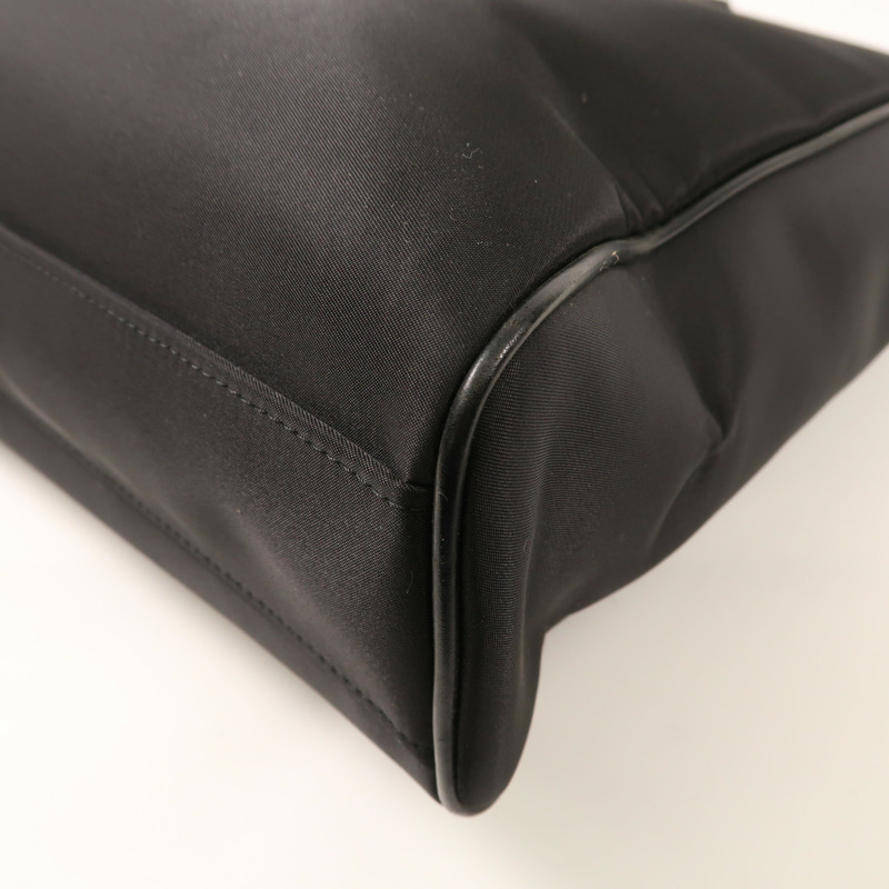 BURBERRY 尼龍Hand Bag銀扣手挽袋-11