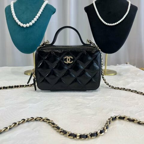 CHANEL 22B 黑金羊皮化妝包相機包 23年 11*15.5*7.5 全新閒置 配件塵袋