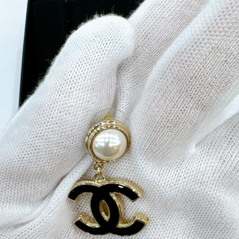 莉亞精品♡Chanel 珍珠垂吊黑耳針 全新-6
