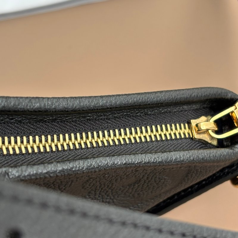 ::LOUIS VUITTON:: LV M46669 CarryAll MM 黑色牛皮壓紋-12