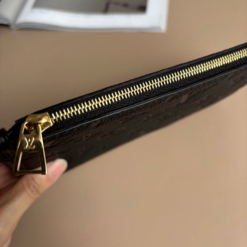 ::LOUIS VUITTON:: LV M46669 CarryAll MM 黑色牛皮壓紋-32
