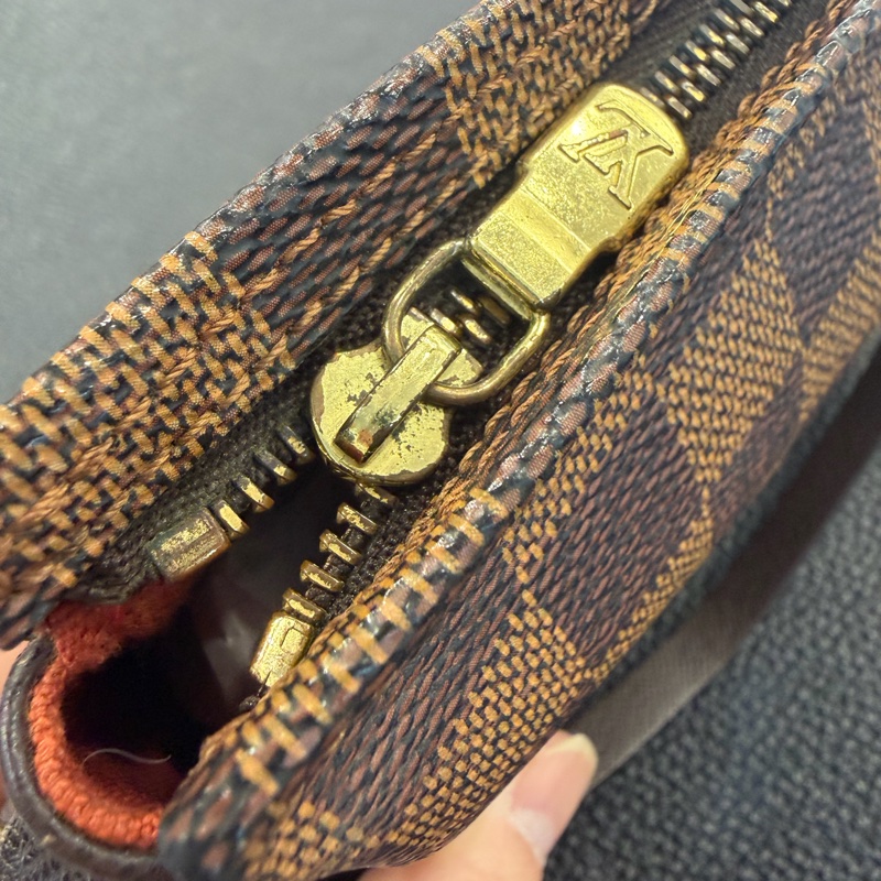 LV N51982 咖格棋盤格紋 拉鍊包晚宴包隨身包化妝包手提包夜店包-18