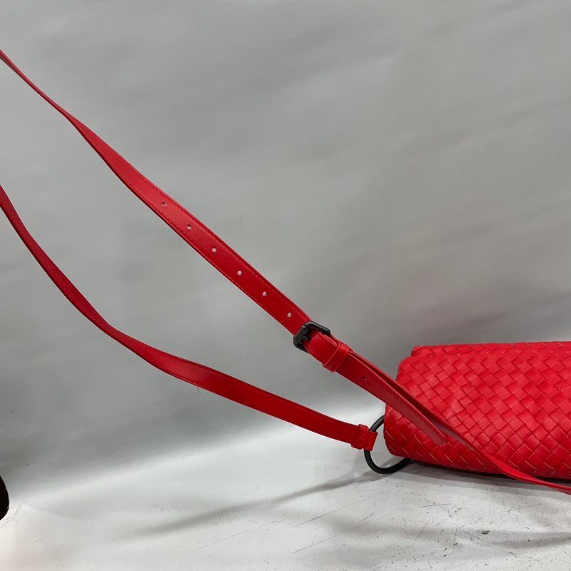 Bottega Veneta 紅色小羊皮編織斜背包-10