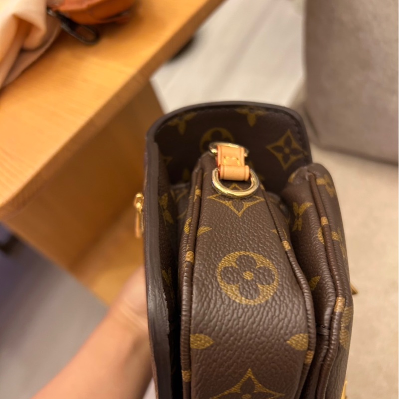 LV 路易威登 經典老花 Pochette Métis East West 小郵差包/95新美品-7