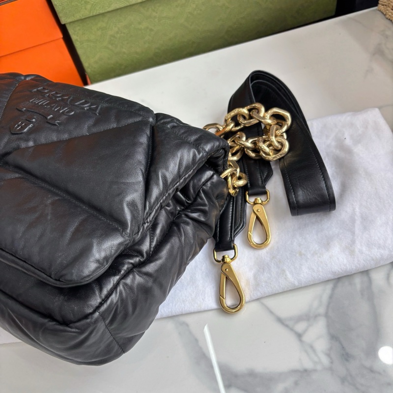 【近新閒置品】Prada 黑金泡芙雲朵包空氣包鏈條包經典三角-5