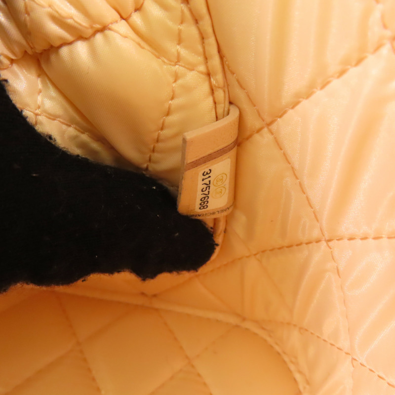 CHANEL 牛皮皮革Vanity Bag金扣化妝袋-14