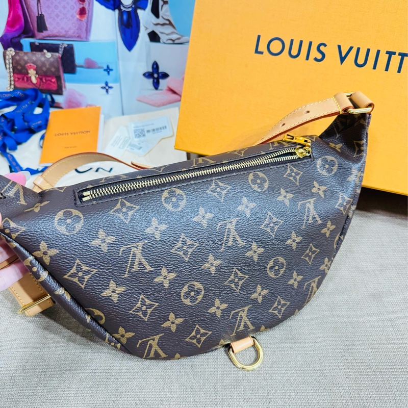 售 二手真品 LOUIS VUITTON LV M43644 經典Monogram 拉鍊腰包/斜背包-8