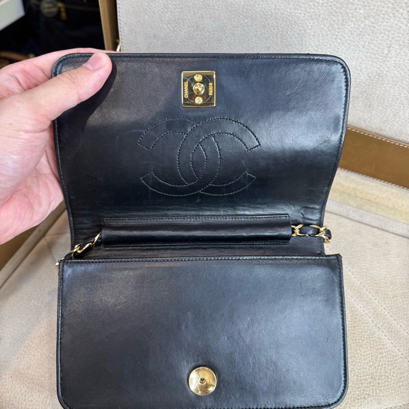 CHANEL vintage 黑金coco翻蓋相機鏈包19cm🖤超棒尺寸-12