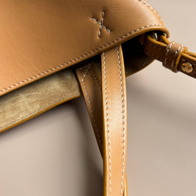 ::LOEWE:: 沙漠色 迷你亮面小牛皮 Puzzle Fold 托特包 肩背包 斜背包-15
