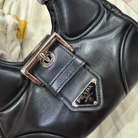 Prada 月亮包