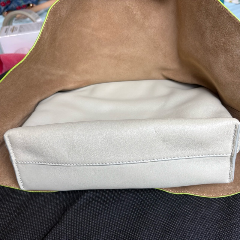 Loewe flamenco petal bag mini 小牛皮 青柚綠色 花瓣包-6