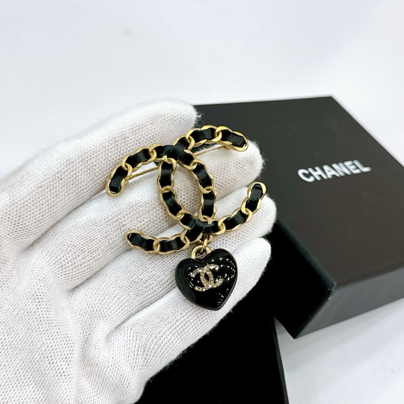🧚🏻♀️莉亞精品♡Chanel 皮穿鍊愛心胸針 全新-1