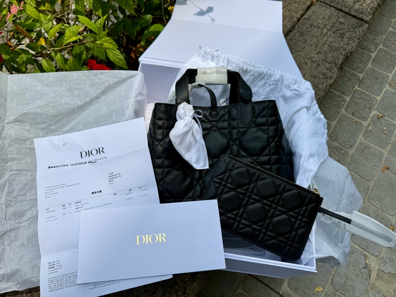 全新DIOR Toujours黑色Macrocannage中型大菱格紋全皮多變手提側背水桶包M2821OSNW_M900-0