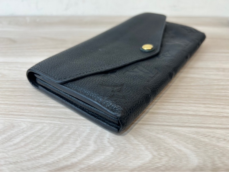 LV黑牛皮壓紋SARAH下蓋式信封長夾M61182-17