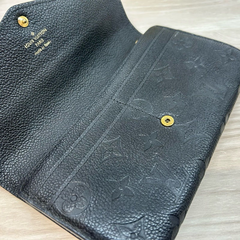 LV黑牛皮壓紋SARAH下蓋式信封長夾M61182-14