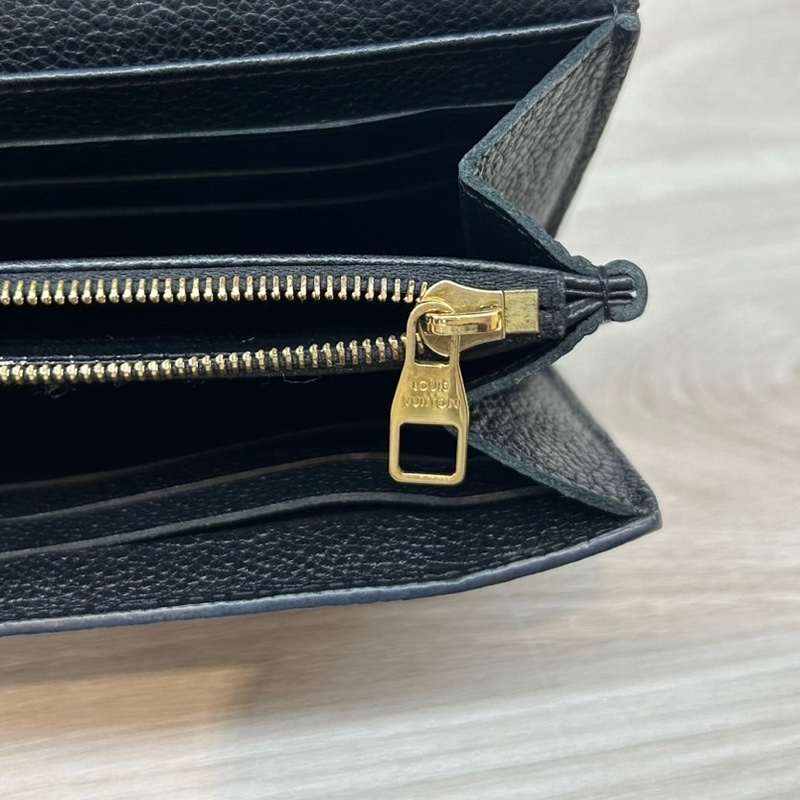 LV黑牛皮壓紋SARAH下蓋式信封長夾M61182-29