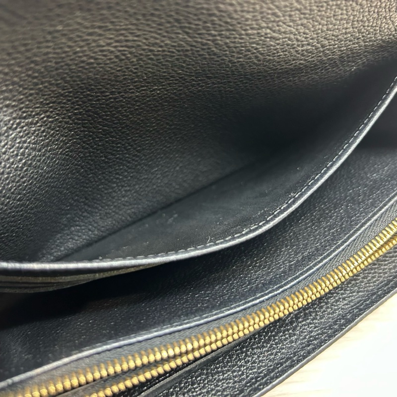LV黑牛皮壓紋SARAH下蓋式信封長夾M61182-33