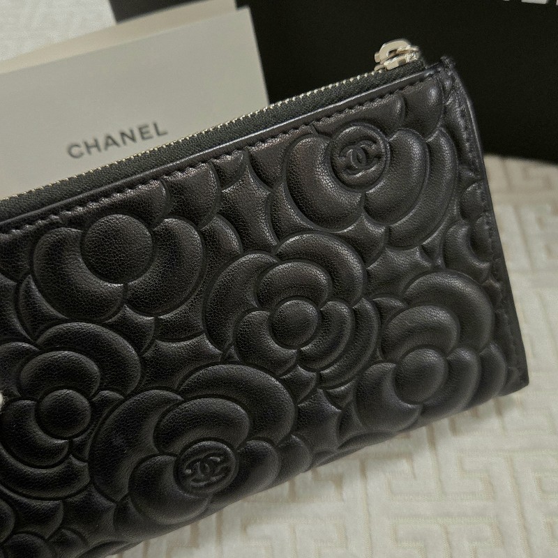 香奈兒 Chanel 黑色 山茶花 雙 C Logo 壓紋薄拉鍊長錢包-4