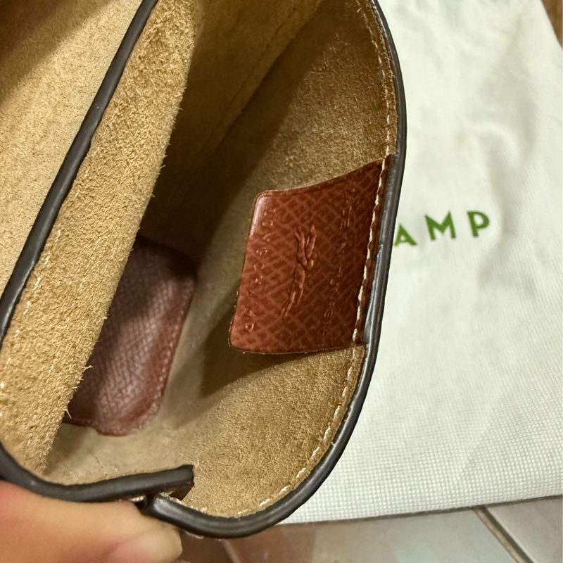 (二手)longchamp 牛皮掀蓋斜背手機包-7