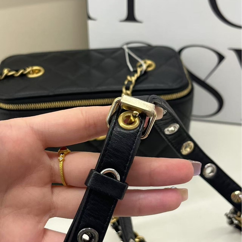 香奈兒Chanel 22c盒子化妝包黑金雙鏈條限定款-17