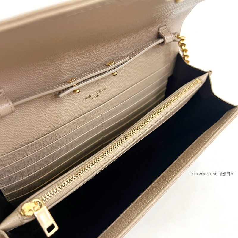 ❣YSL 深米荔枝牛皮V型紋金釦信封下蓋10卡woc鏈條包CASSANDRE-9